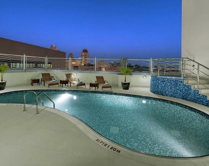 Landmark Premier Hotel - Pool