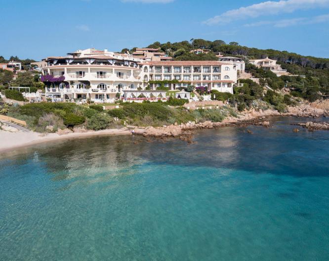 Club Hotel Baja Sardinia - Vue extérieure