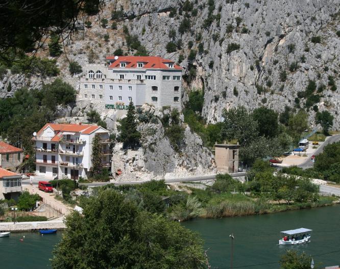 Hotel Villa Dvor - Außenansicht