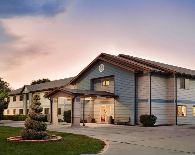 Oak Tree Inn Morrill - Außenansicht