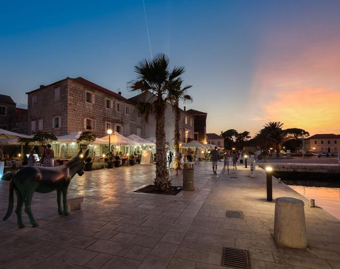 HOTEL HVAR - Außenansicht