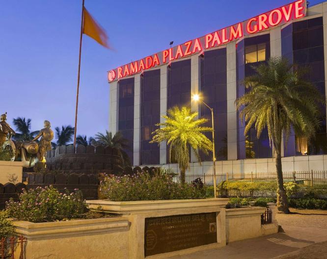 Ramada  Plaza Palm Grove - Außenansicht