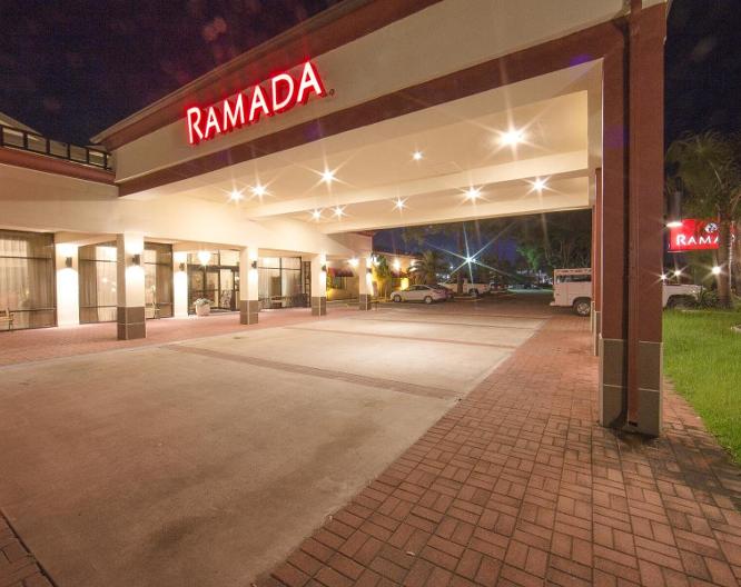 Ramada by Wyndham Houston Intercontinental Airport East - Außenansicht