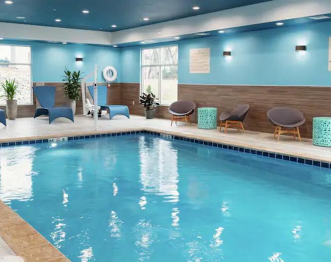 Hampton Inn & Suites Burlington, Ontario - Pool