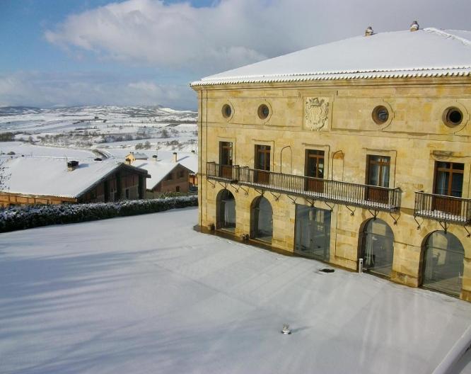 Parador de Argómaniz - Außenansicht