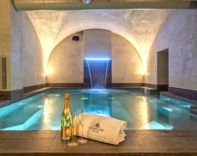 Hotel 77 - Pool