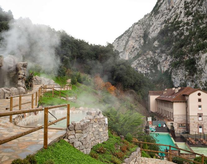 Hotel Balneario de la Hermida - Außenansicht