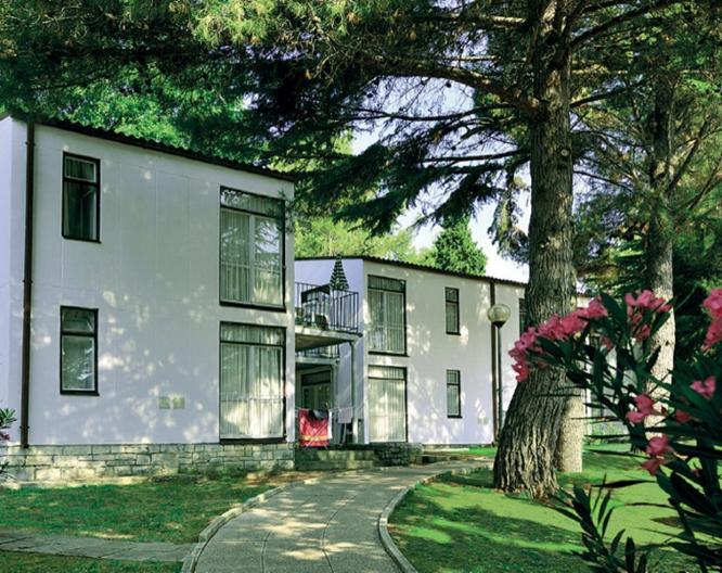 Apartments Astra Plava Laguna - Außenansicht