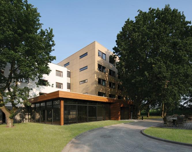 Fletcher Wellness-Hotel Stadspark - Außenansicht