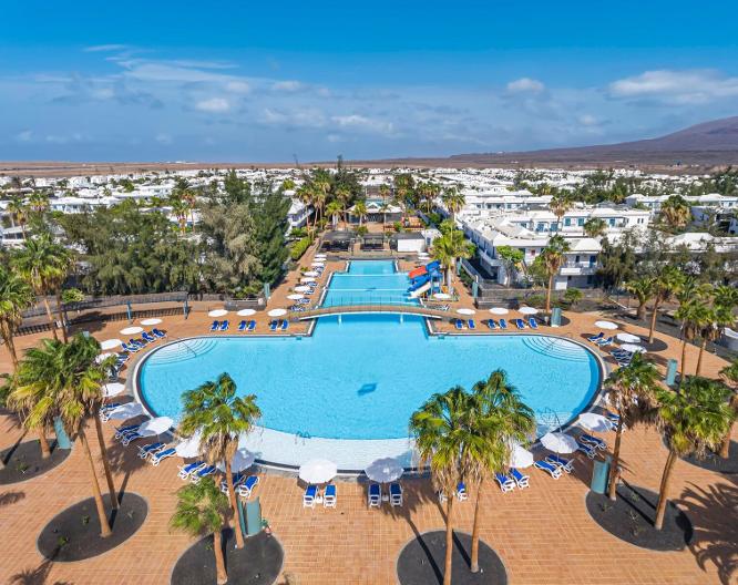 THB Tropical Island Resort - Außenansicht