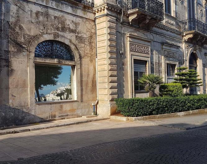 Ostuni Palace - Außenansicht