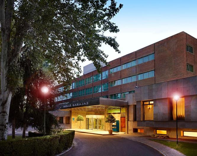 Meliá Barajas - Außenansicht