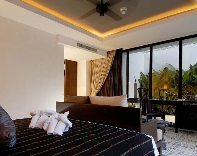 Outrigger Surin Beach Resort - Außenansicht
