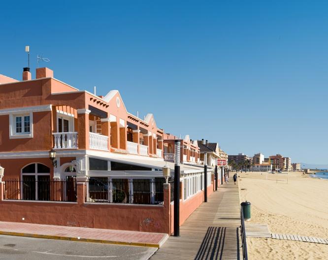 Lloyds Beach Club - Außenansicht