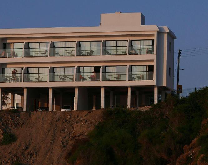 E.J. Pyrgos Bay Hotel - Vue extérieure