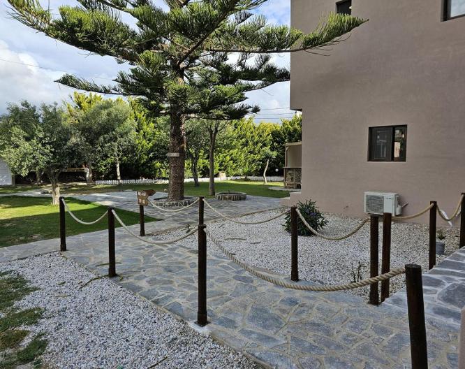 The Santo George Beach Resort - Außenansicht