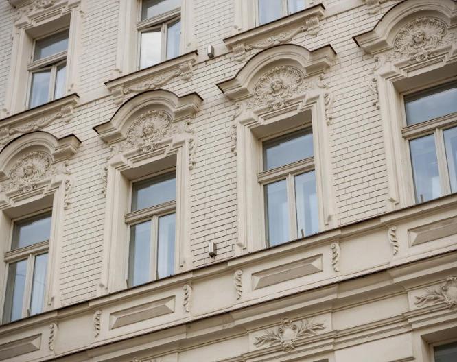 Royal Court Hotel - Außenansicht