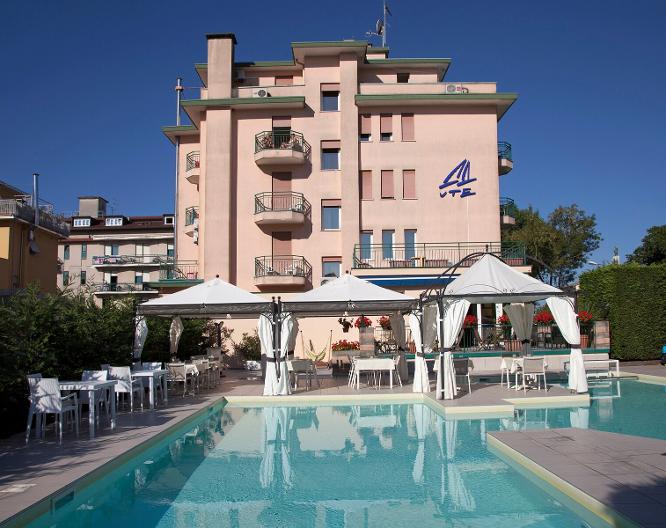 Hotel Ute - Pool