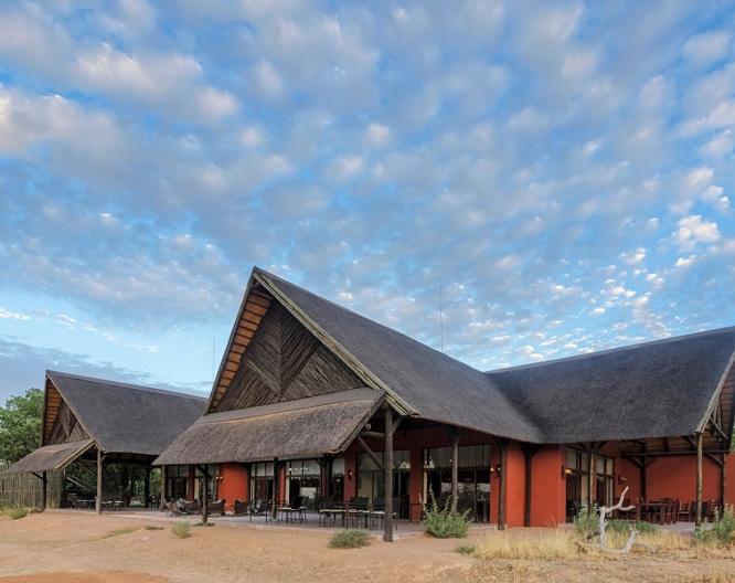 Hobatere Lodge - Außenansicht