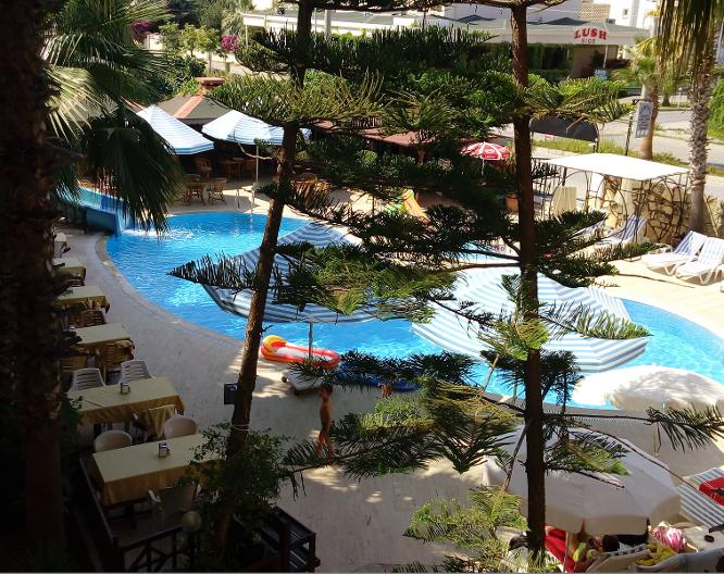 Hotel Semoris - Pool