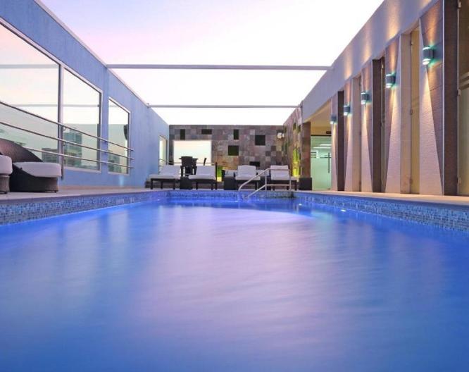 Hampton by Hilton Panama - Pool
