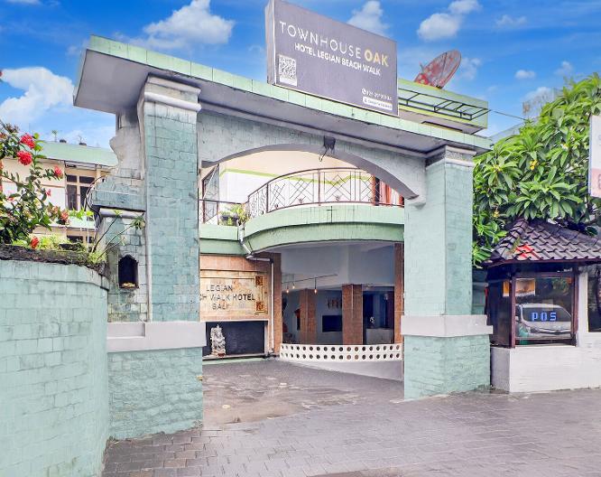 Townhouse Oak Legian Near Legian Beach - Außenansicht