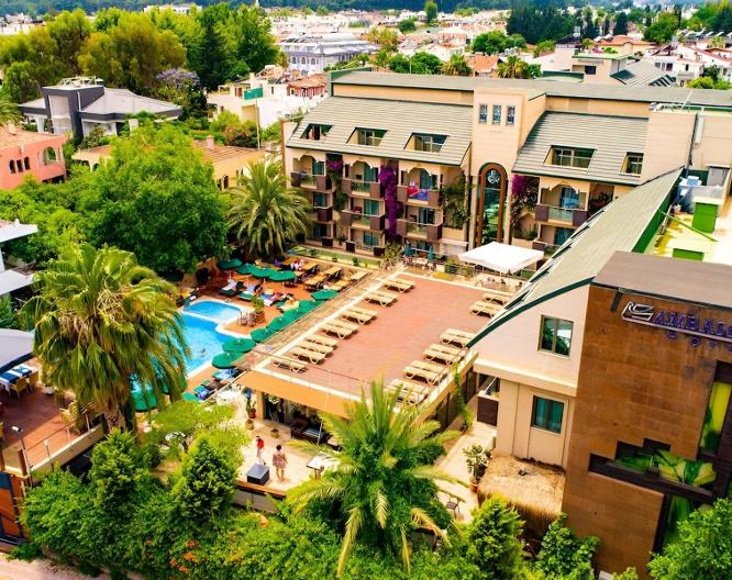 Ambassador Plaza Hotel - Außenansicht