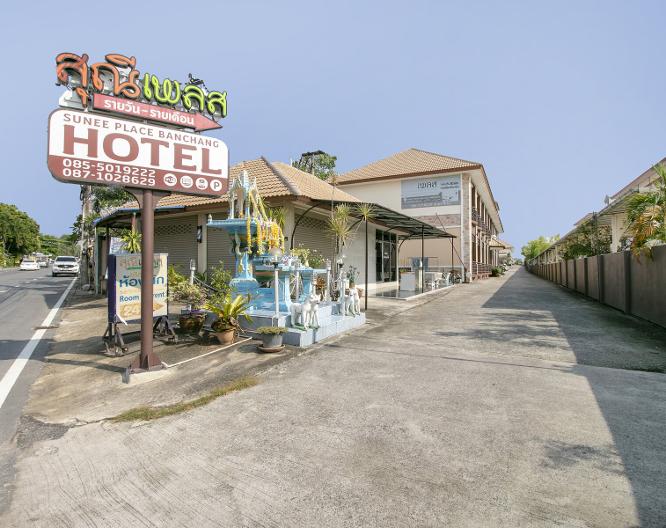 Sunee Place Hotel by OYO - Außenansicht