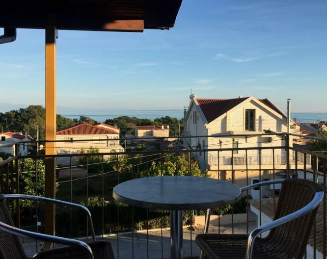 Eleni Studios - Essen und Trinken