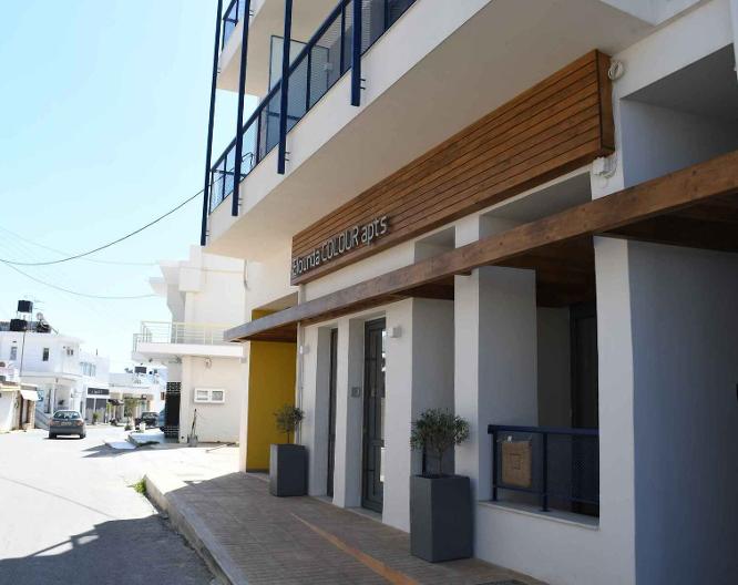 Elounda Colour Apartments - Außenansicht