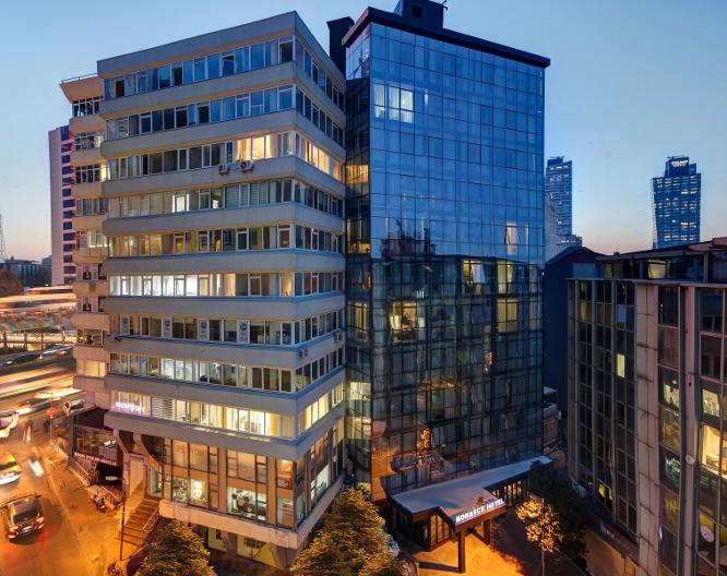 White Monarch Hotel - Außenansicht