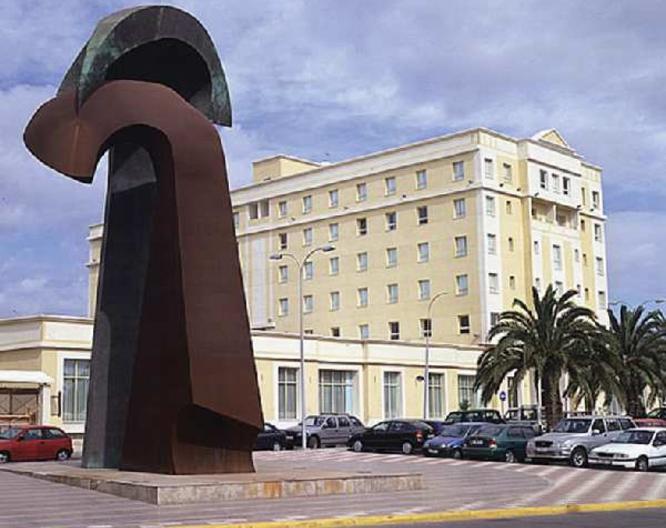 TRYP Melilla Puerto Hotel - Außenansicht
