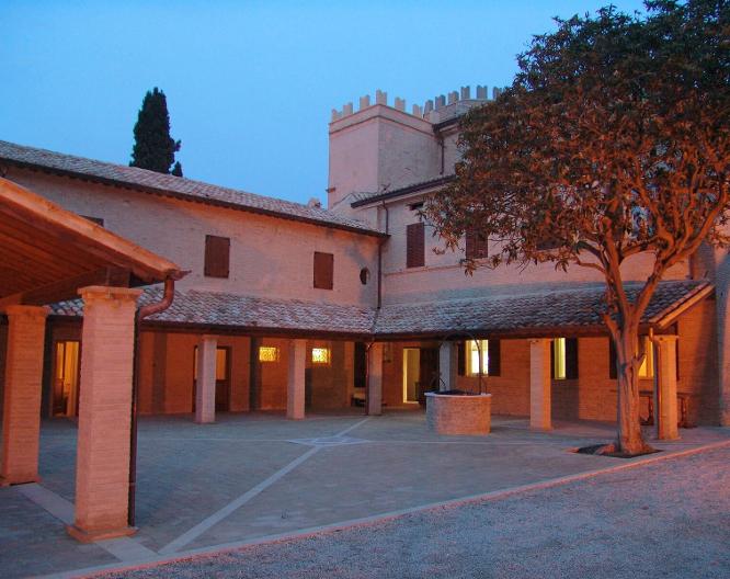 Castello di Montegiove Country House - Außenansicht