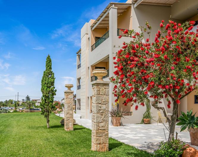 Golden Bay Aparthotel - Außenansicht
