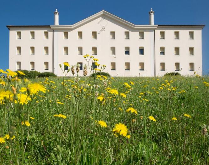 PHI Hotel Astoria - Außenansicht