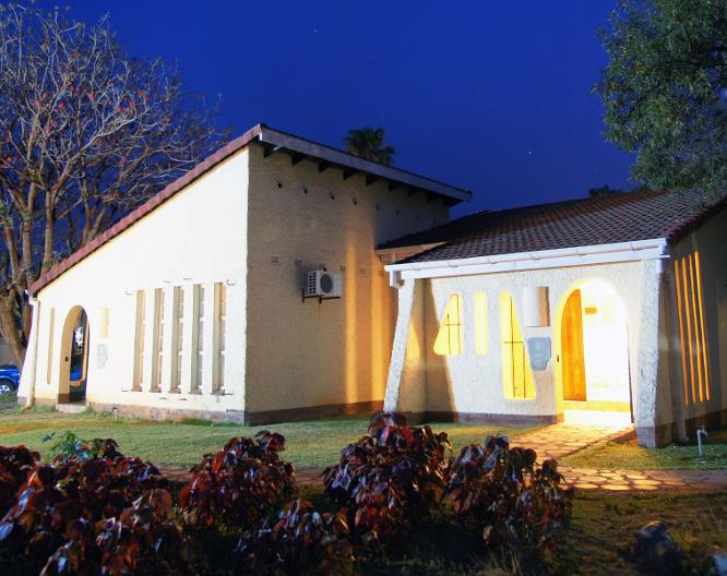 Kadoma Hotel & Conference Center - Außenansicht