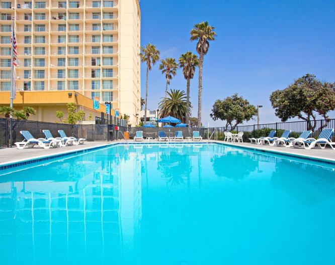 Crowne Plaza Ventura Beach - Außenansicht