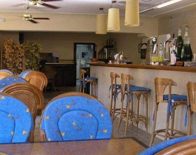Hostal Katya - Essen und Trinken