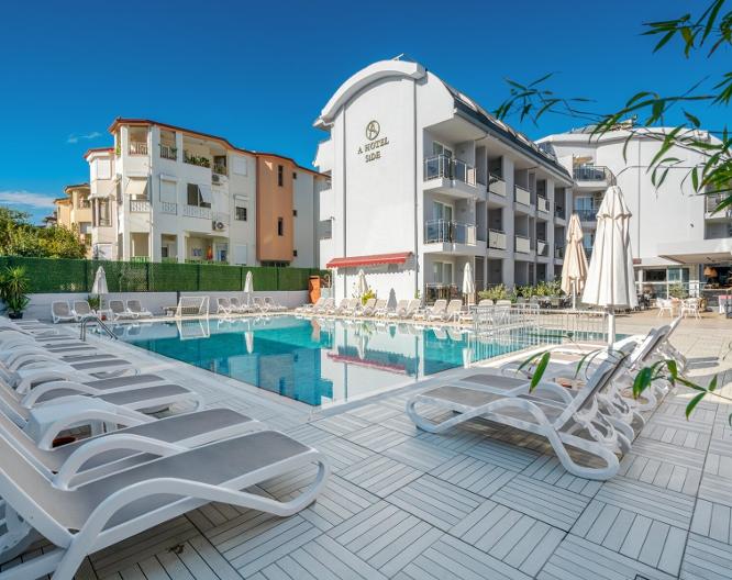 A Hotel Side - Außenansicht