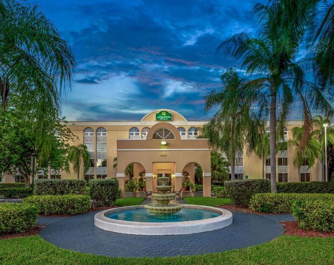 La Quinta Inn & Suites Miami Lakes - Außenansicht