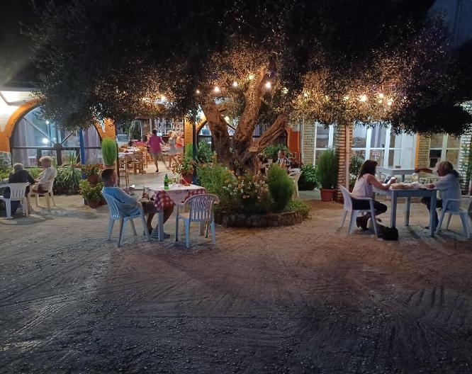 Maltas Studios - Essen und Trinken