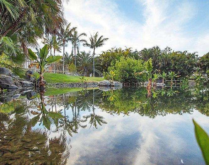 Adonis Capital - Außenansicht