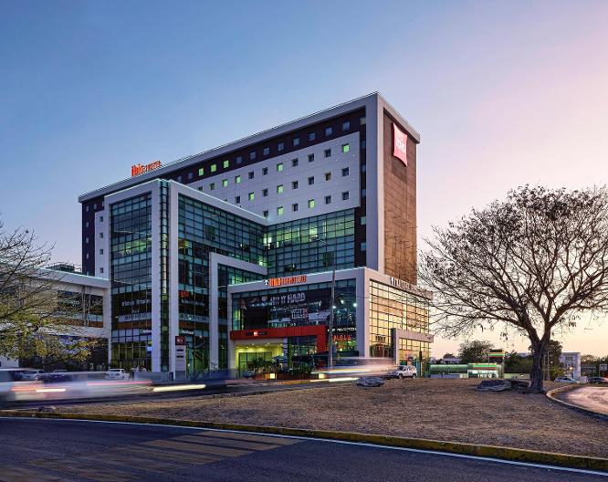 Ibis Cancun Centro Hotel - Außenansicht