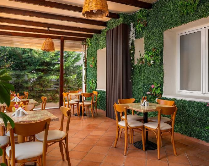 City Plus Rhodes Hotel - Essen und Trinken