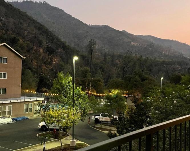 Yosemite View Lodge - Außenansicht