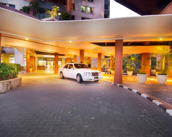 Grand Tropic Suites - Außenansicht