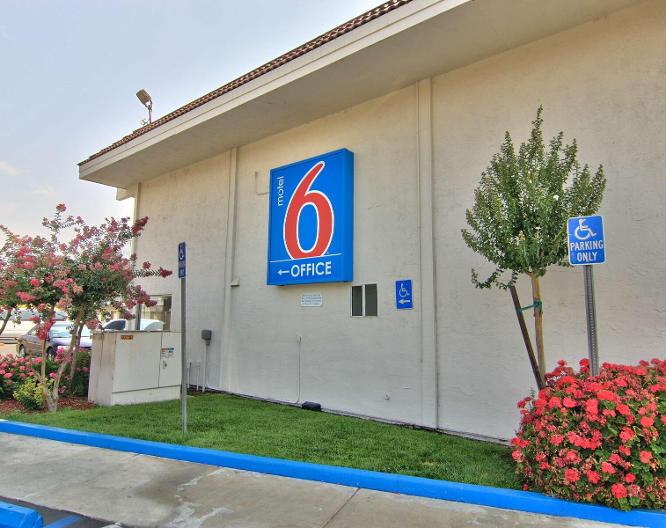 Motel 6 Sacramento Old Sacramento North - Außenansicht