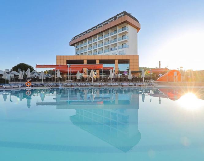 Throne Beach Resort and Spa - Außenansicht