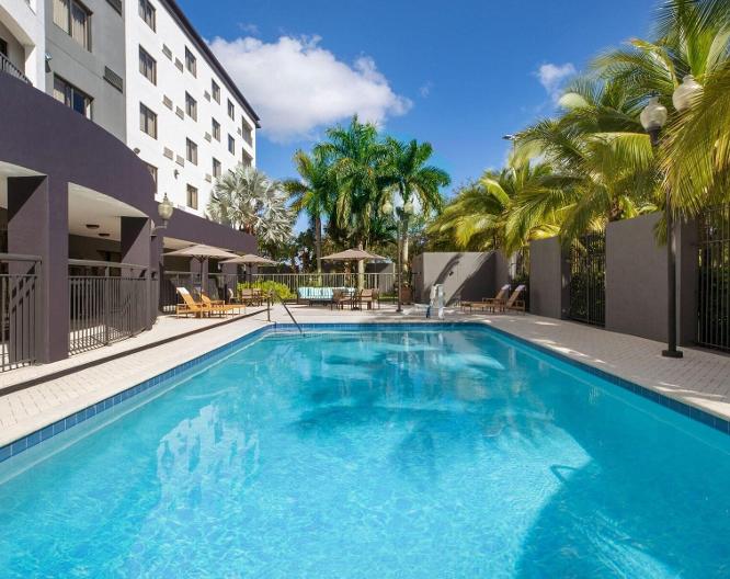 Courtyard Miami at Dolphin Mall - Außenansicht