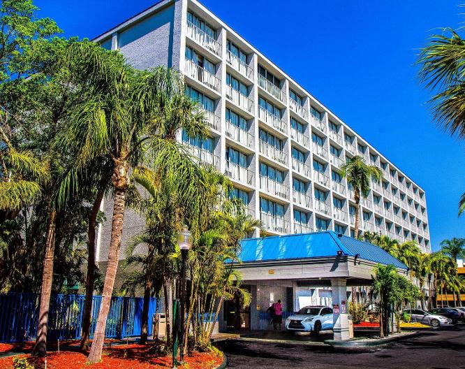 North Miami Beach Gardens Inn & Suites - Außenansicht
